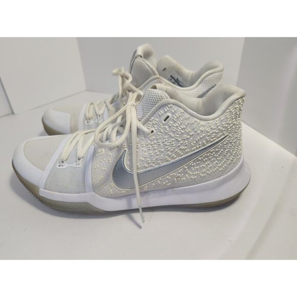 Nike Kyrie 3 White Chrome Silver Low Cut Mens Basketball 852395-103 Size 10 - Picture 3 of 9